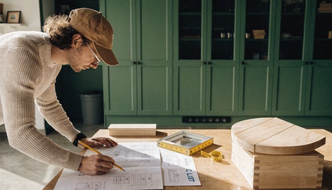 Building accurately from woodworking plans with detailed drawings and labeled parts